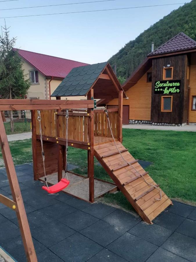 Sezatoarea Lupilor Villa Lepşa Exteriör bild