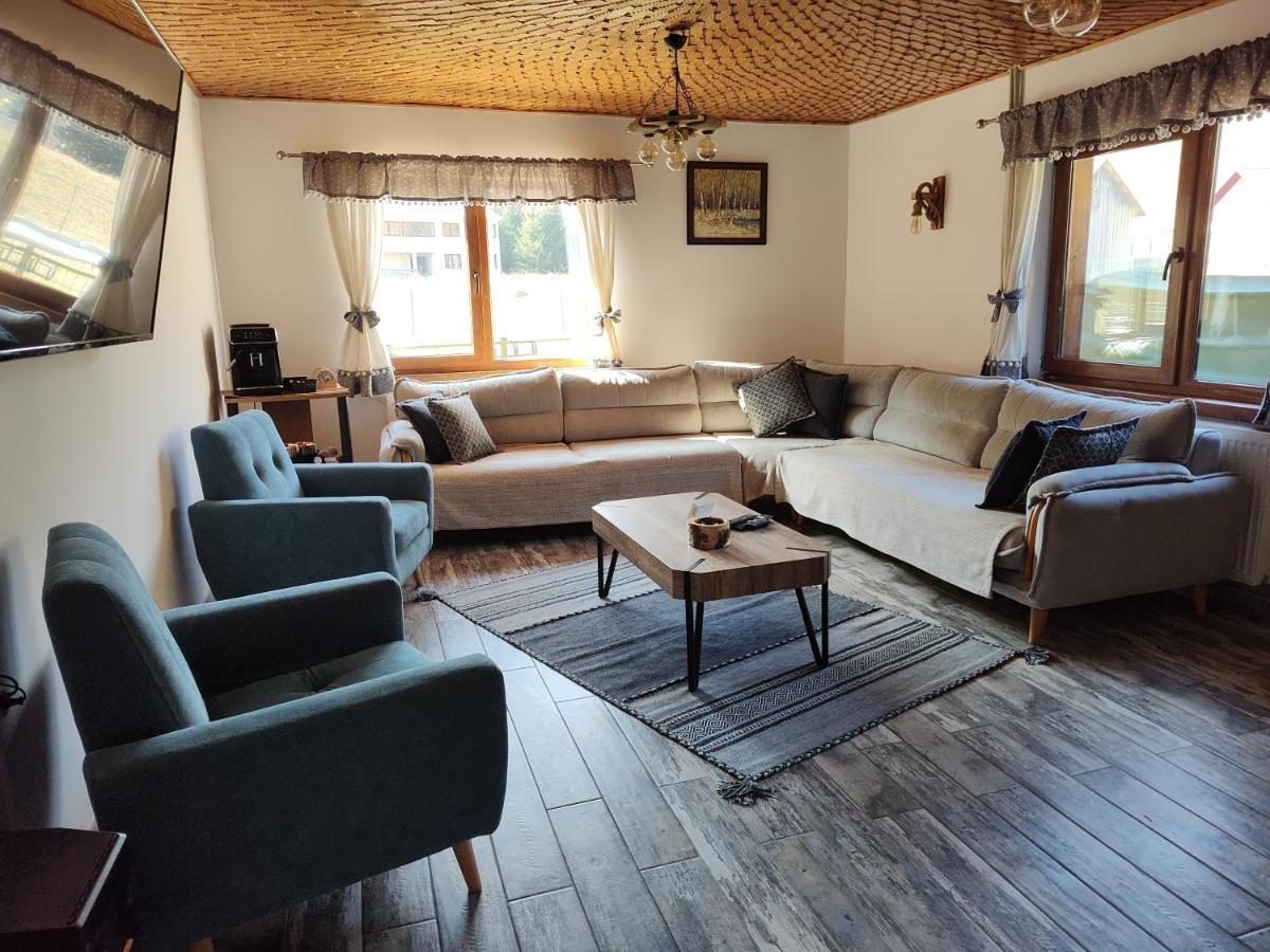 Sezatoarea Lupilor Villa Lepşa Exteriör bild