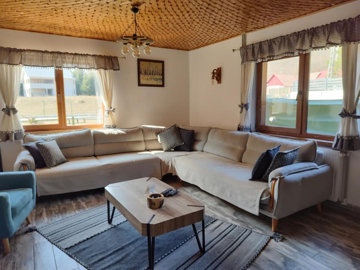 Sezatoarea Lupilor Villa Lepşa Exteriör bild